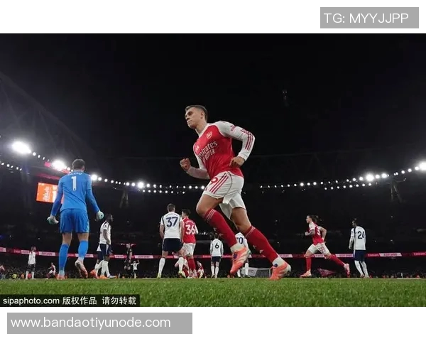 切尔西十人应战顽强逼平阿森纳马雷斯卡展现卓越指挥才能 切尔西十人应战顽强逼平阿森纳马雷斯卡展现卓越指挥才能