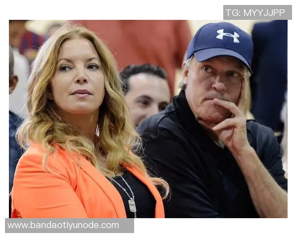 卢比亚莱斯回应珍妮事件称吻是出于喜悦非性暗示无需道歉 卢比亚莱斯回应珍妮事件称吻是出于喜悦非性暗示无需道歉