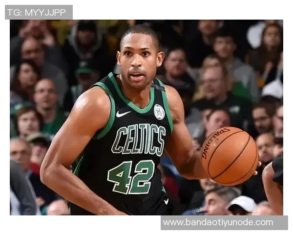 绿军记者惊叹湖勇对决中斯玛特与霍福德的奇妙对抗场景 绿军记者惊叹湖勇对决中斯玛特与霍福德的奇妙对抗场景